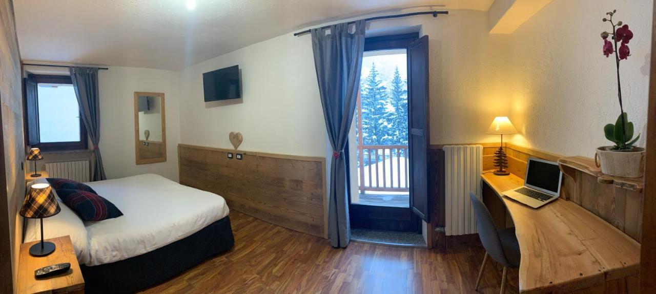 Hotel Coeur Du Village La Thuile Exteriör bild