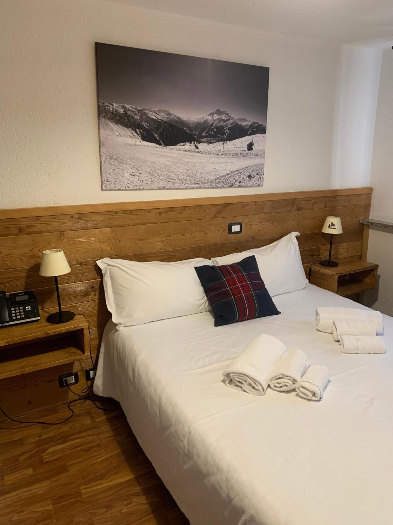 Hotel Coeur Du Village La Thuile Exteriör bild