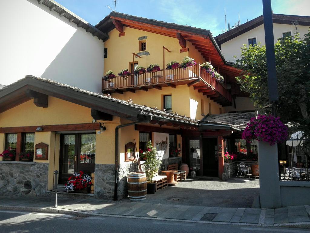 Hotel Coeur Du Village La Thuile Exteriör bild